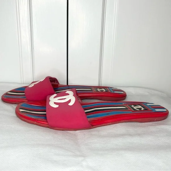 ⚡️CHANEL Red, Blue& White Rubber Flat Sandals - Picture 2 of 5